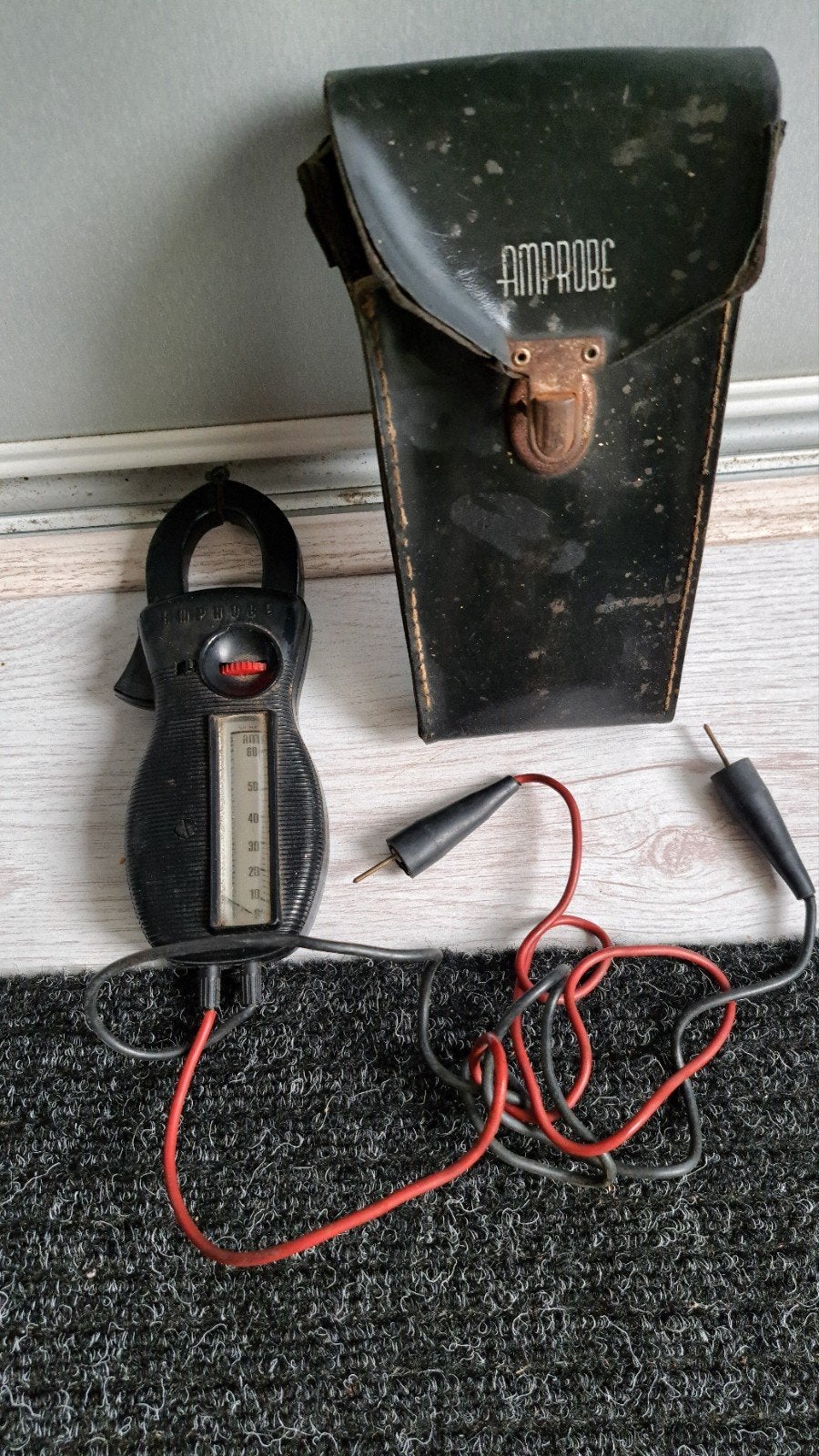 Vintage Amprobe Tangmeter met Leren Etui, Ophalen of Verzenden, Gebruikt, Elektriciteit