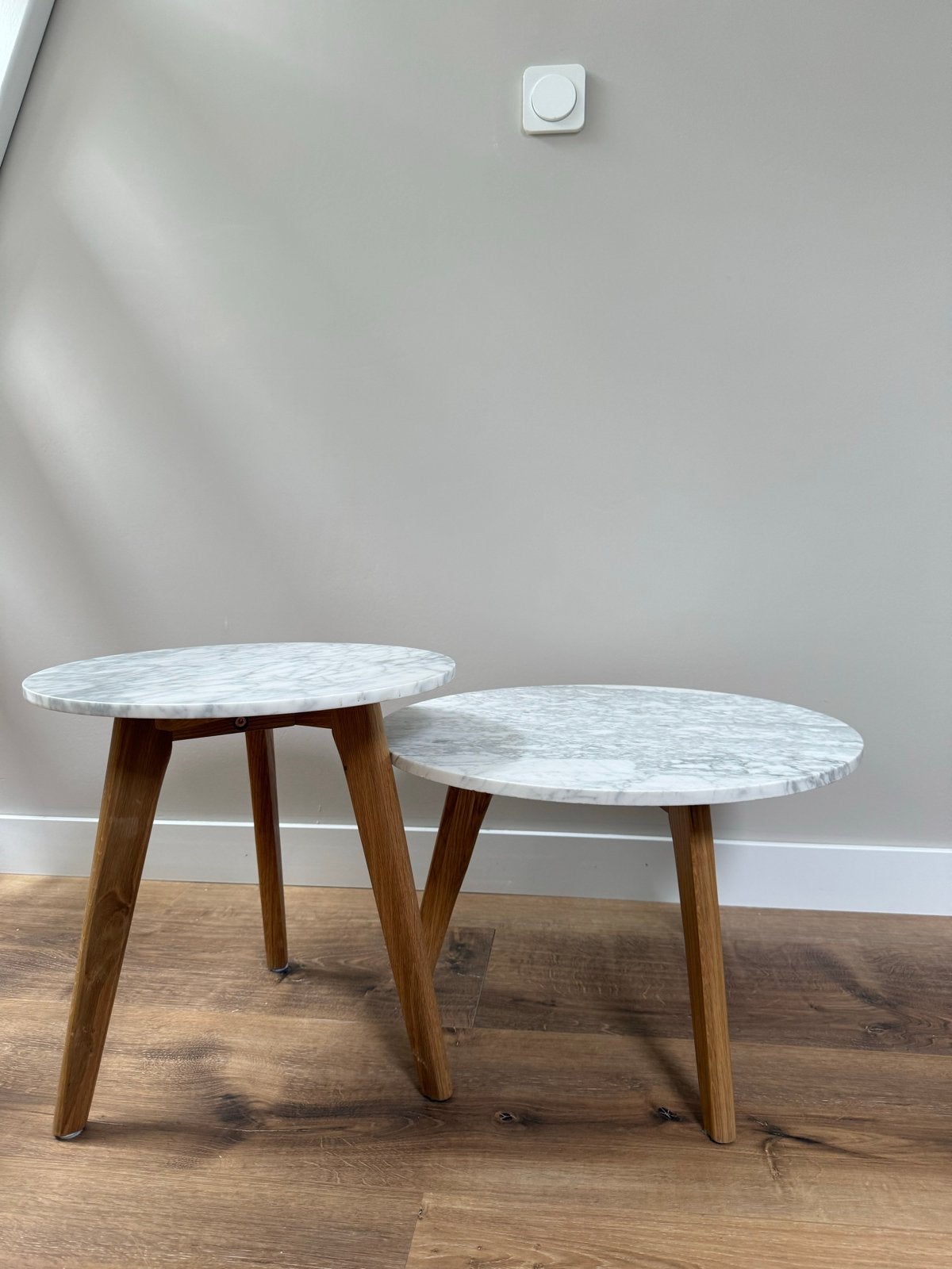Set van 3 marmeren bijzettafels met houten poten (Zuiver), Ophalen, Minder dan 45 cm, Minder dan 55 cm, Rond