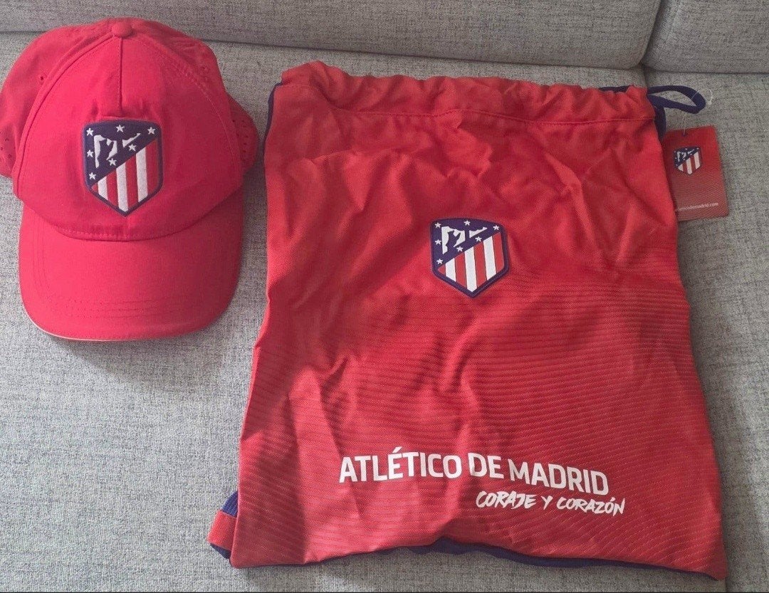Atletico Madrid Pet en Gymtas Set - Nieuw, Ophalen of Verzenden, Nieuw, Buitenlandse clubs, Pet of Muts