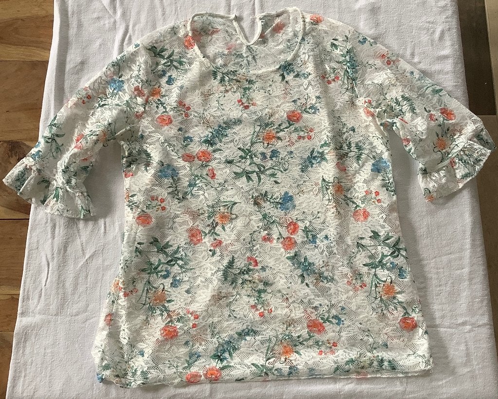T-shirt wit open kant met groen/blauw/oranje bloemen maat M, Maat 38/40 (M), Wit, Ophalen of Verzenden, Zo goed als nieuw