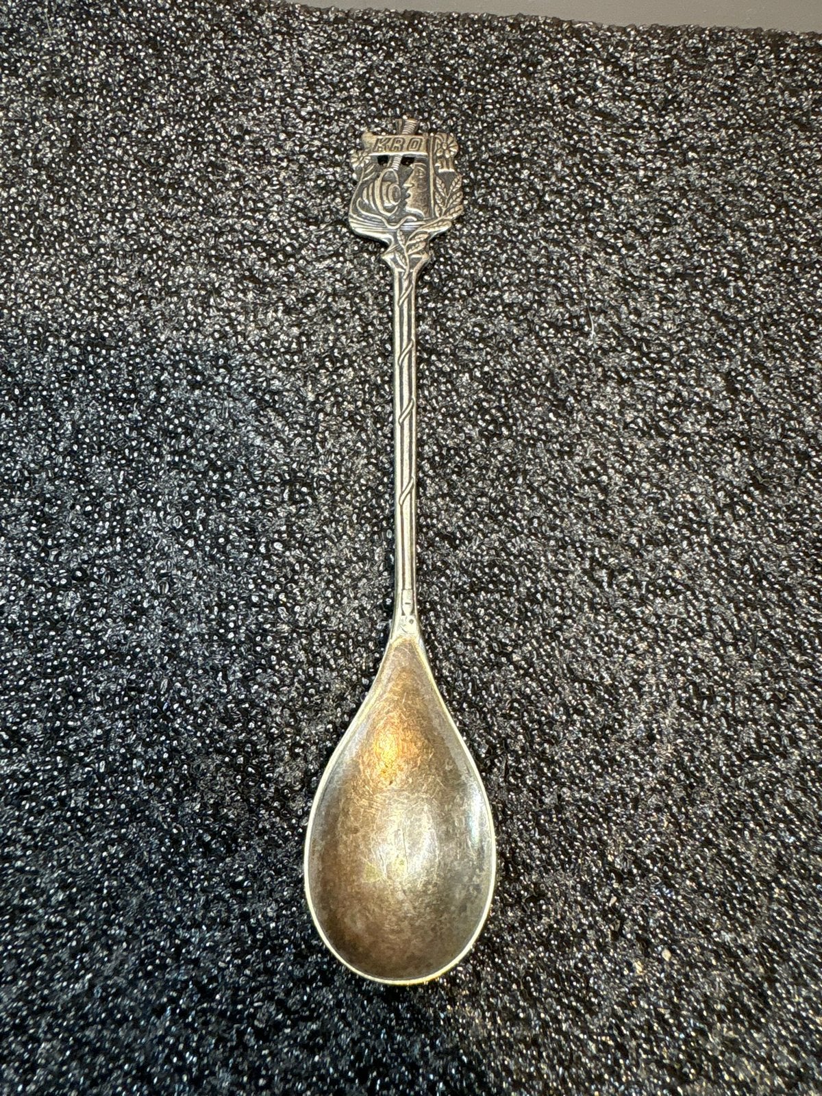 Vintage KRO verzilverd souvenirschepje GEHA90 radio omroep, Verzenden