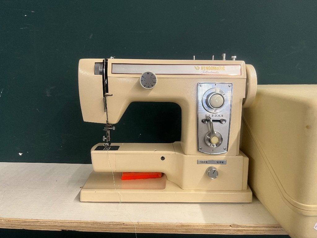 Vendomatic vintage naaimachine, Ophalen of Verzenden, Zo goed als nieuw, Naaimachine, Overige merken