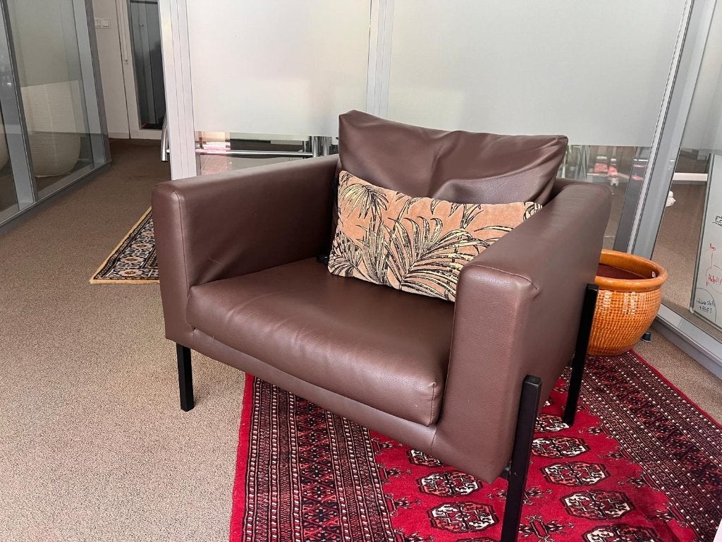 Leren Ikea Koarp Fauteuil - Zo goed als nieuw, Huis en Inrichting, Fauteuils, Ophalen, Zo goed als nieuw, 50 tot 75 cm, Leer