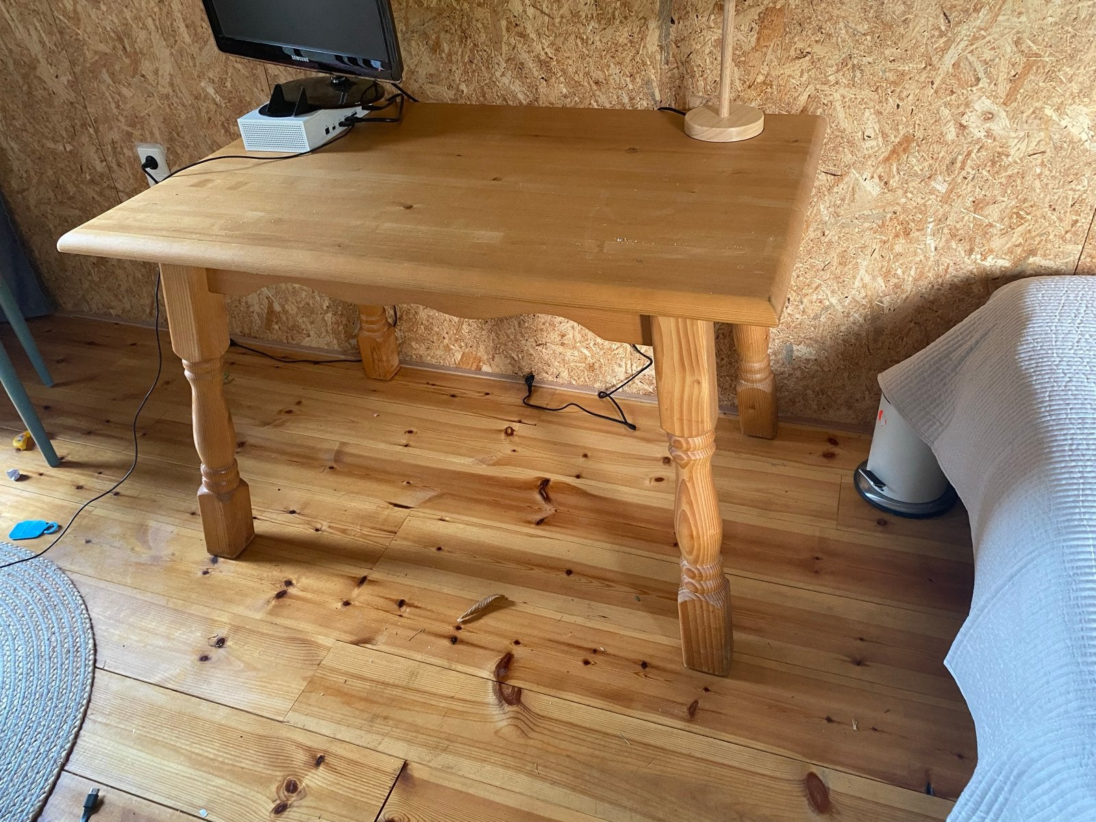 Massief houten eettafel / bureau, Huis en Inrichting, Ophalen, Gebruikt, 100 tot 150 cm, Tot twee personen