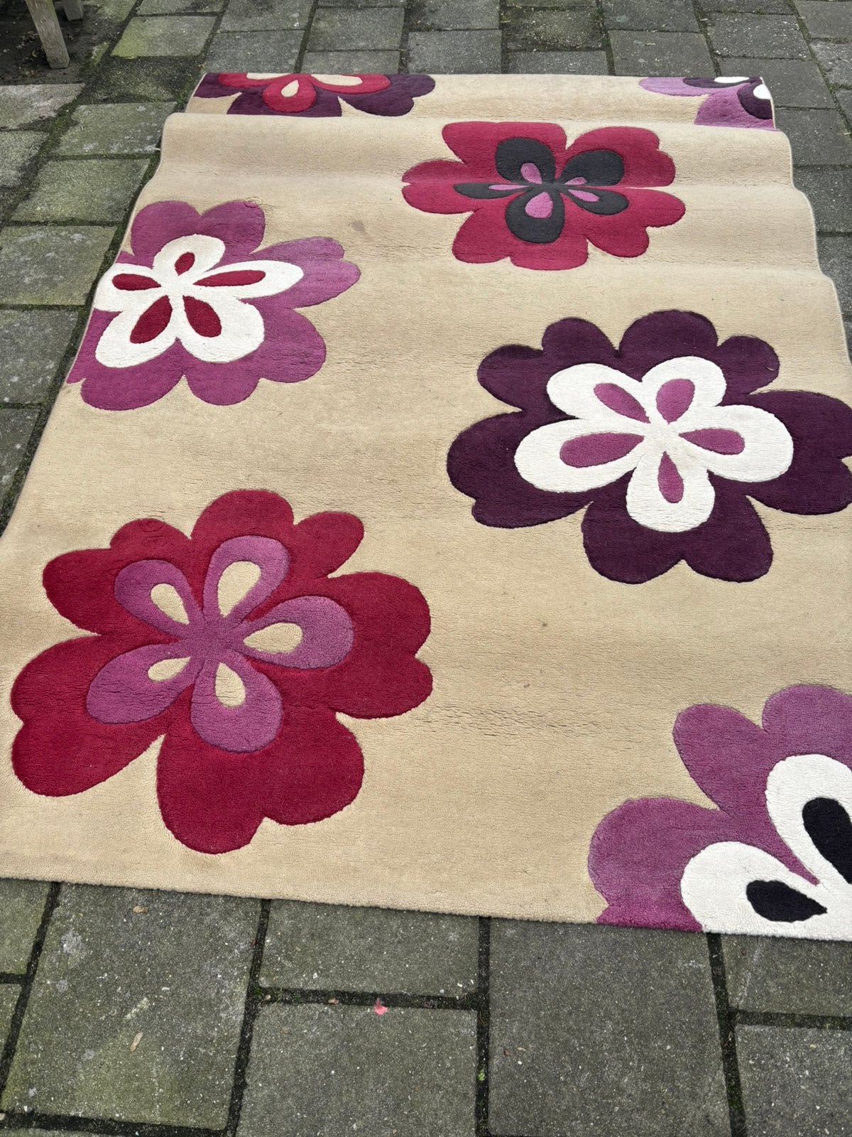 Fleurig vloerkleed met grote bloemen nu voor 35 euro., 150 tot 200 cm, Ophalen of Verzenden, Zo goed als nieuw, Rechthoekig
