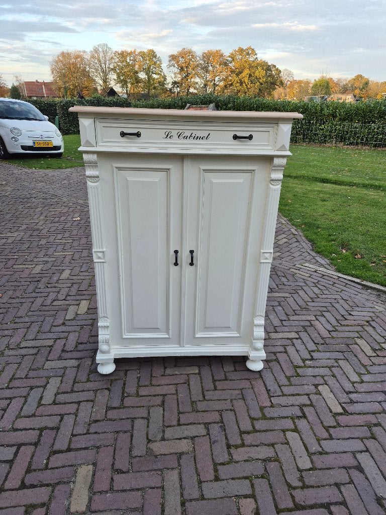 Prachtige Brocante Meiden Kast in de Verf