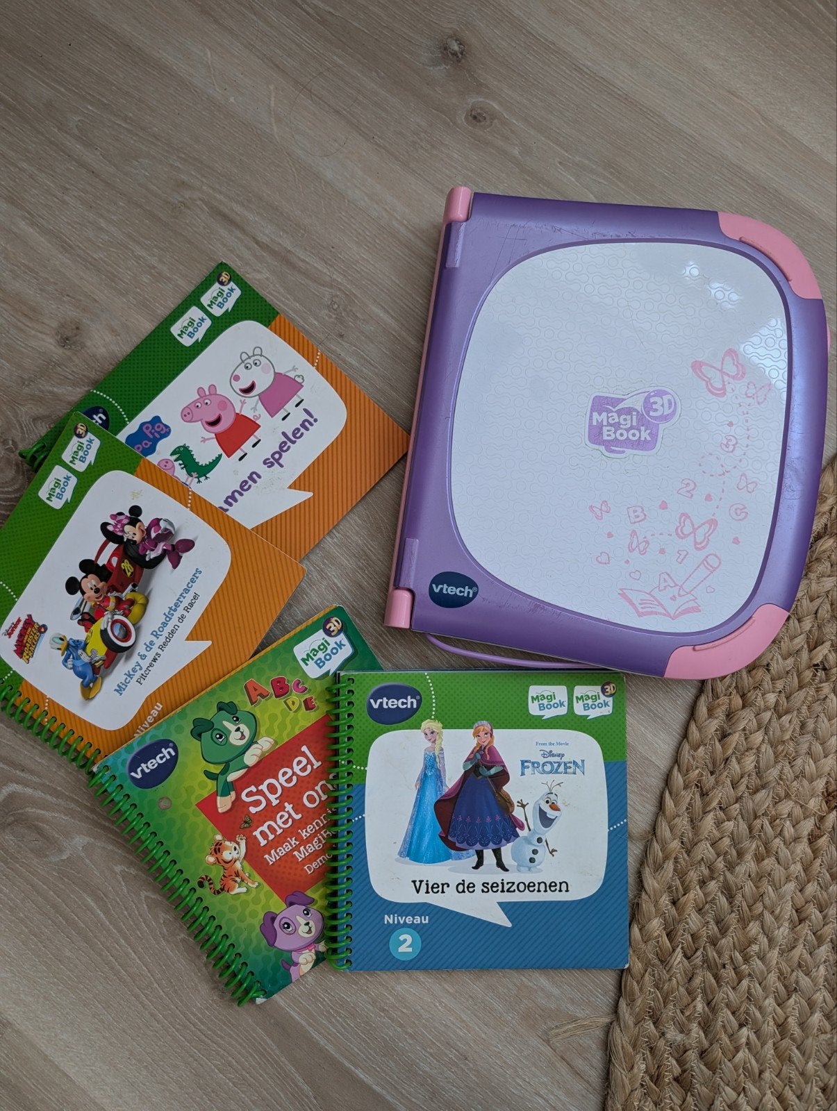 VTech MagiBook 3D met 4 boeken, Ophalen of Verzenden, Gebruikt, Taal en Lezen