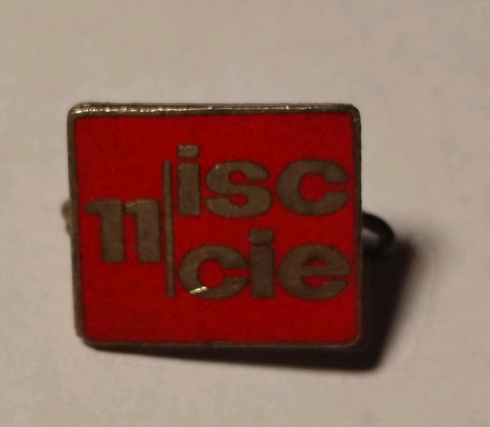 N ISC CIE Emaille Speldje Broche, Ophalen of Verzenden, Zo goed als nieuw