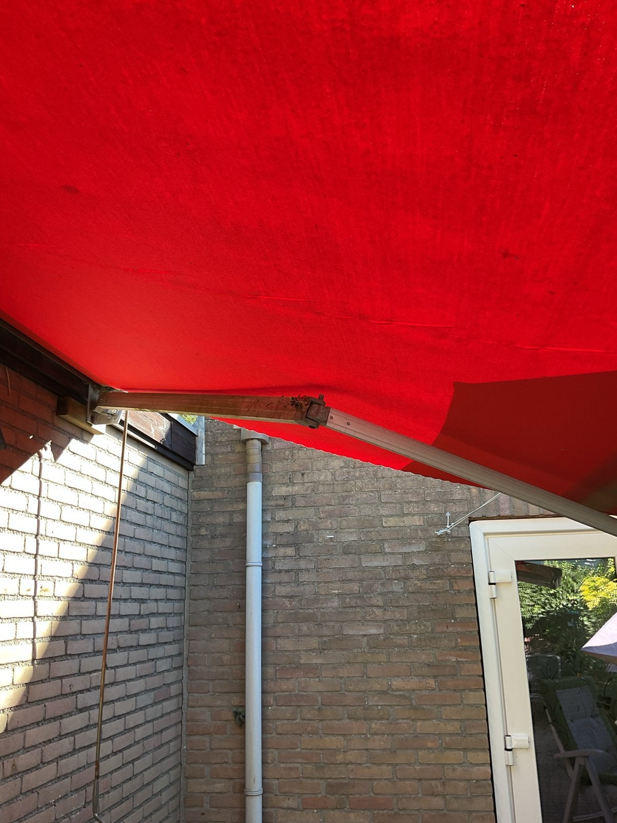 Rood knikarmscherm, handbedienend 310 breed uitval 200, Tuin en Terras, Zonneschermen, Ophalen, Gebruikt, 150 tot 300 cm, 250 cm tot 450 cm