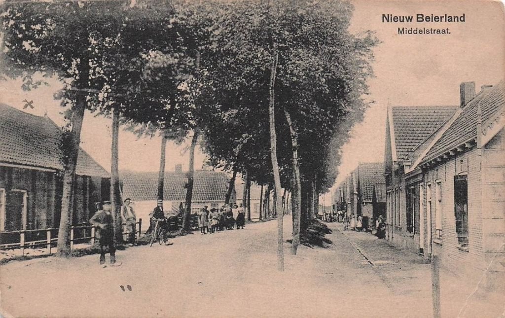 703-136-023 Nieuw Beijerland Middelstraat, Ophalen of Verzenden, Voor 1920, Zuid-Holland