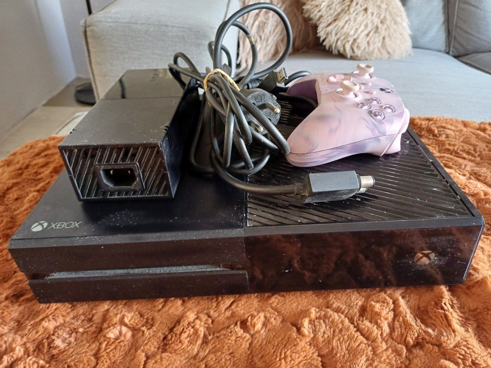 Xbox One met controller en kabels, Spelcomputers en Games, Spelcomputers | Xbox Original, Ophalen, Gebruikt, Met 1 controller