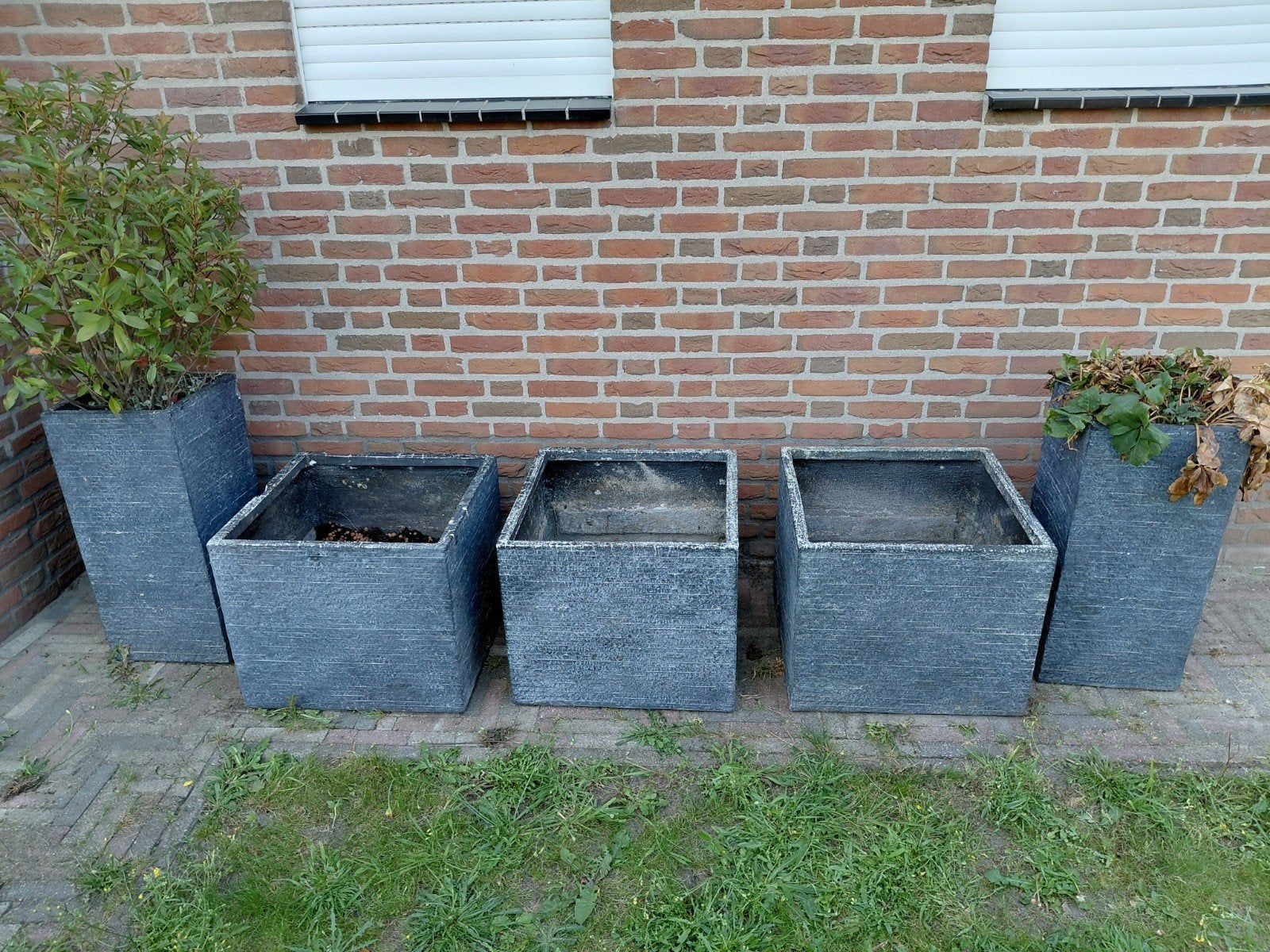 5 bloembakken met lichte schade, Ophalen