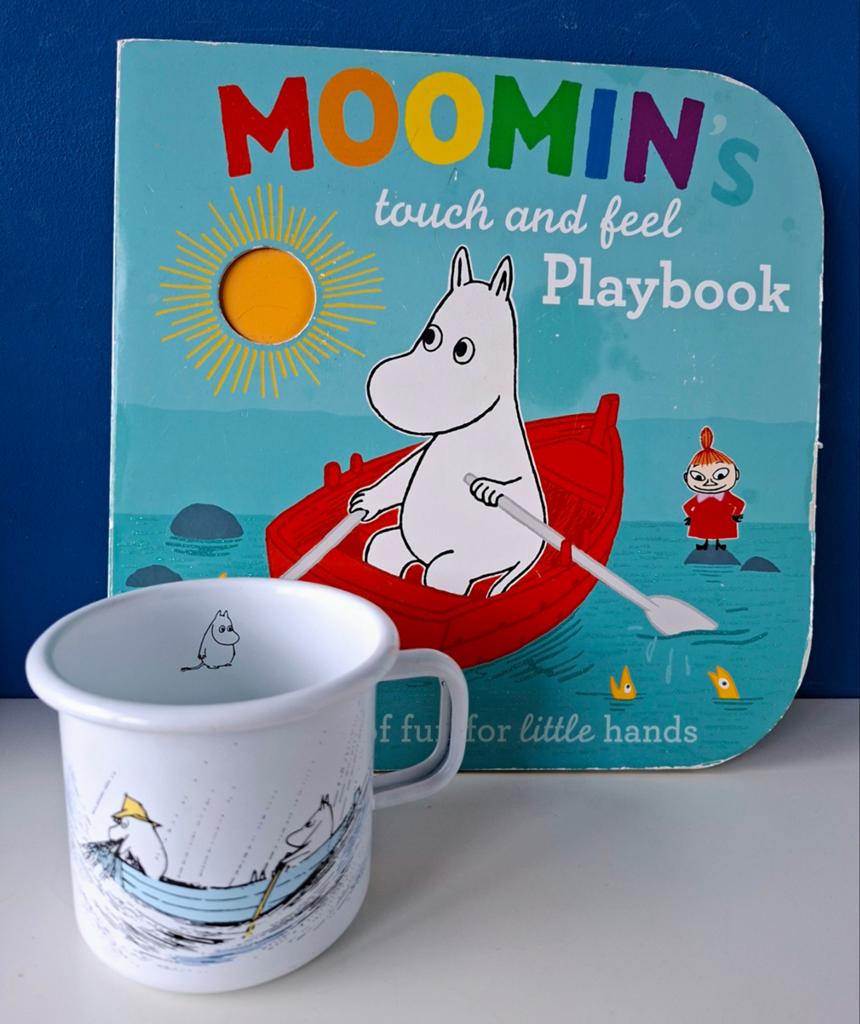 De Moemins Moomins/emaillen mok & playbook, Ophalen of Verzenden, Overige figuren, Gebruikt, Gebruiksvoorwerp