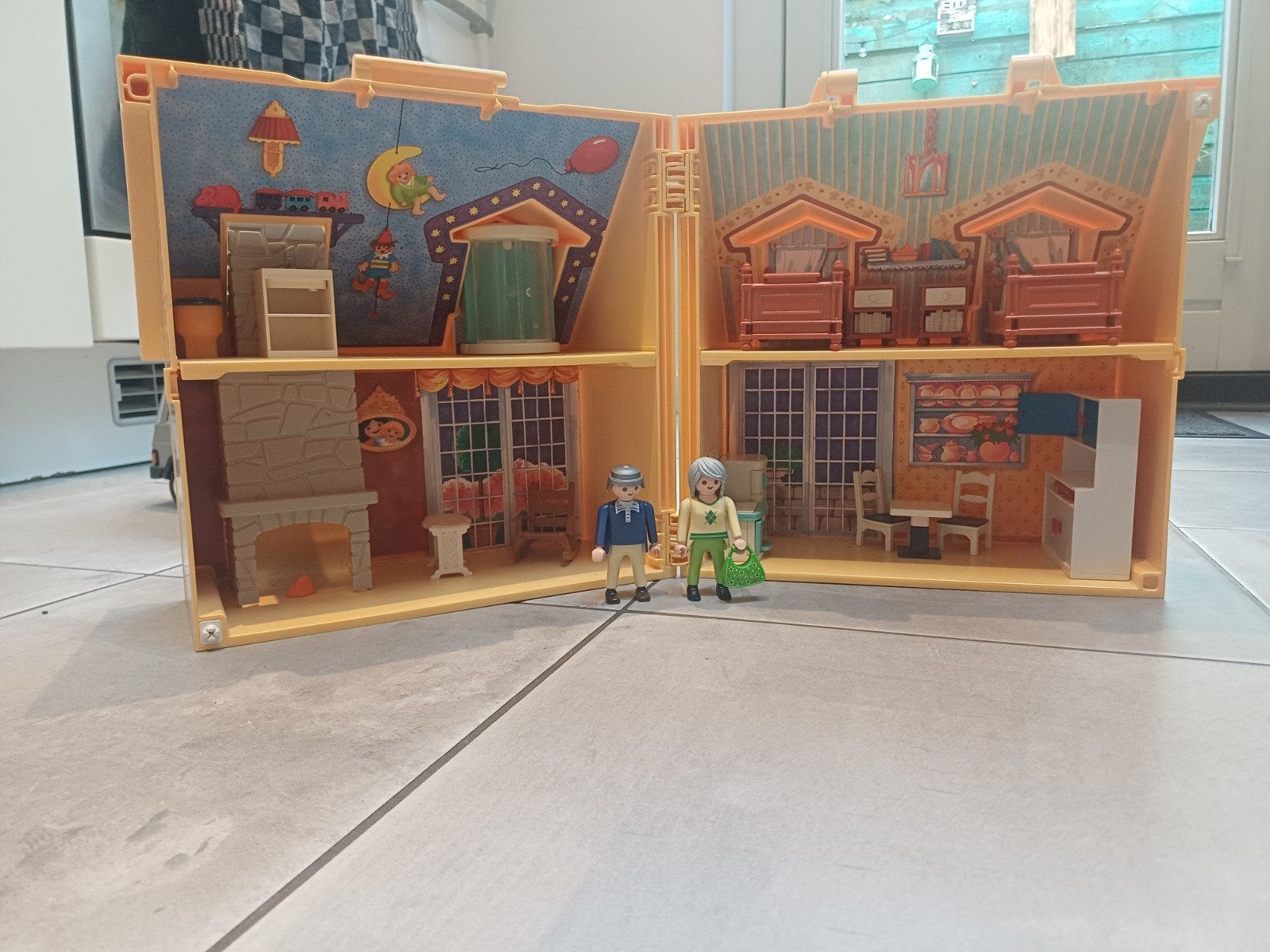 Playmobil inklapbaar huisje met opa en oma en meubels, Kinderen en Baby's, Speelgoed | Playmobil, Ophalen of Verzenden, Gebruikt