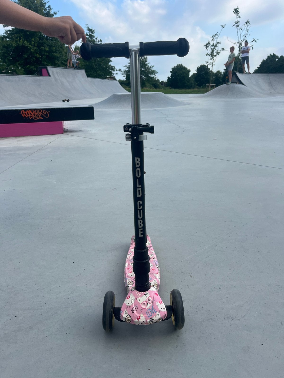 Roze kinderstep met 3 wielen - BOLD CUBE, Fietsen en Brommers, Ophalen, Gebruikt, Gewone step