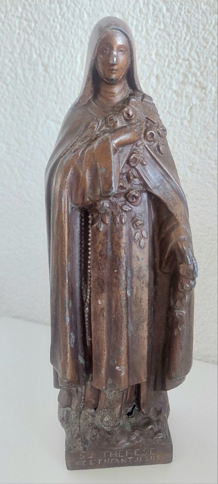 Klein metalen beeldje van Sint Theresia van Lisieux, Antiek en Kunst, Ophalen of Verzenden