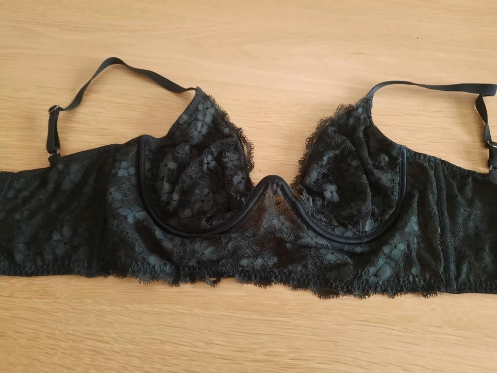 Zwarte kanten bralette Victoria Secret 80B € 7,50, Kleding | Dames, Victoria Secret, Ophalen of Verzenden, Zwart, BH