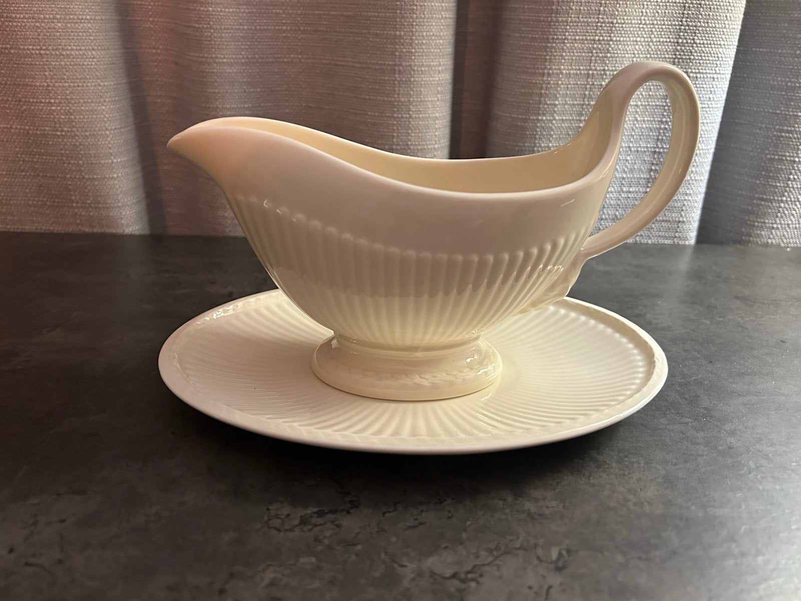 Wedgwood Edme Sauskom met Schotel - Crèmekleurig, Ophalen