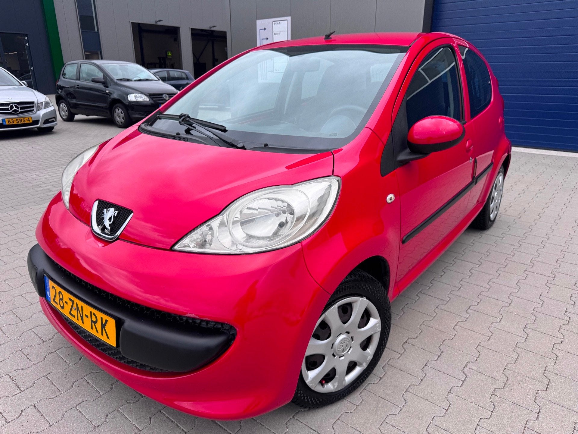 Peugeot 107 1.0-12V XS 111 duizend km nap!, Auto's, Peugeot, Voorwielaandrijving, Stof, Gebruikt, Zwart