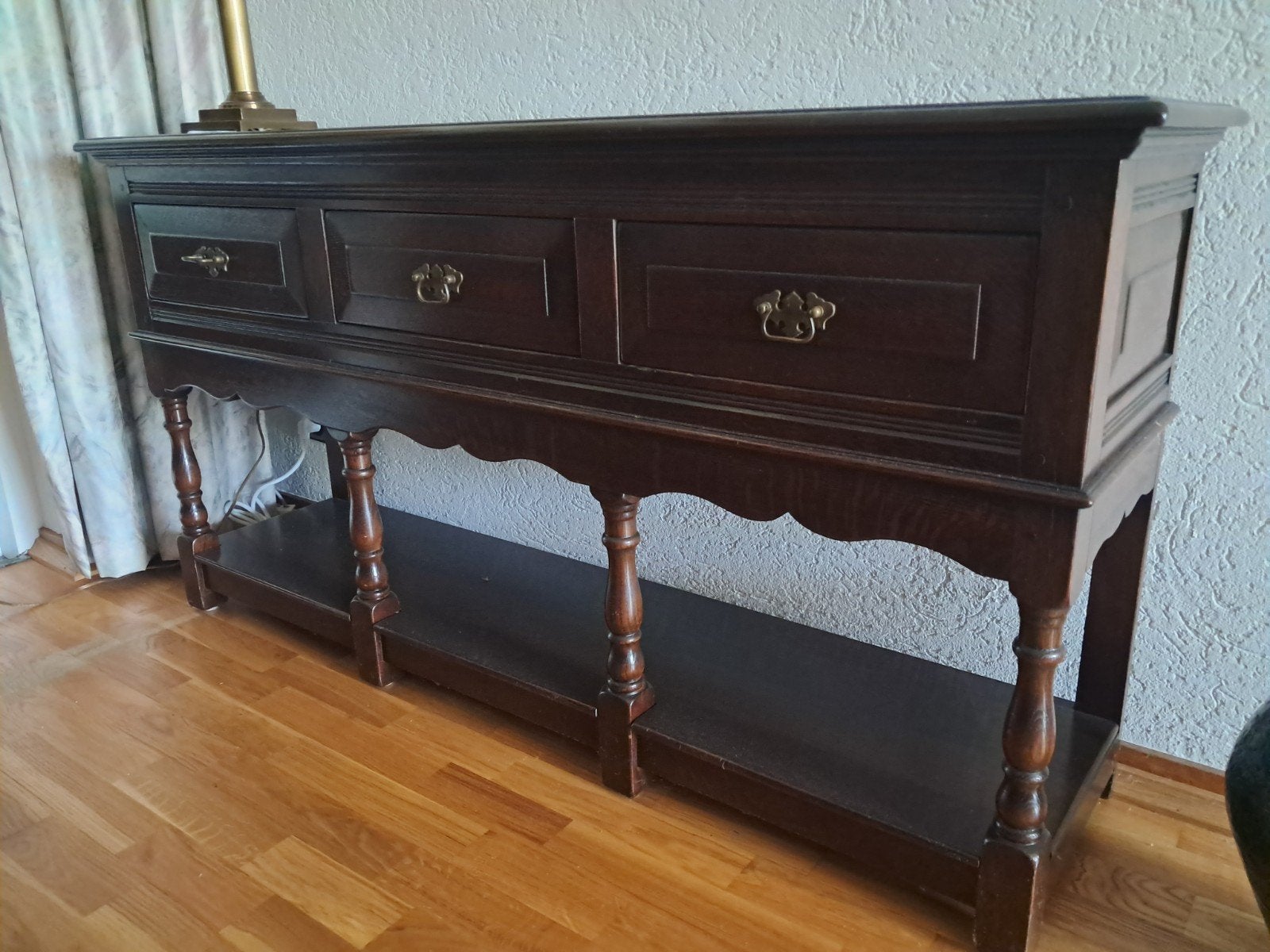 Klassieke houten sidetable met lades en onderblad, Ophalen, Gebruikt, Klassiek, 75 cm of meer