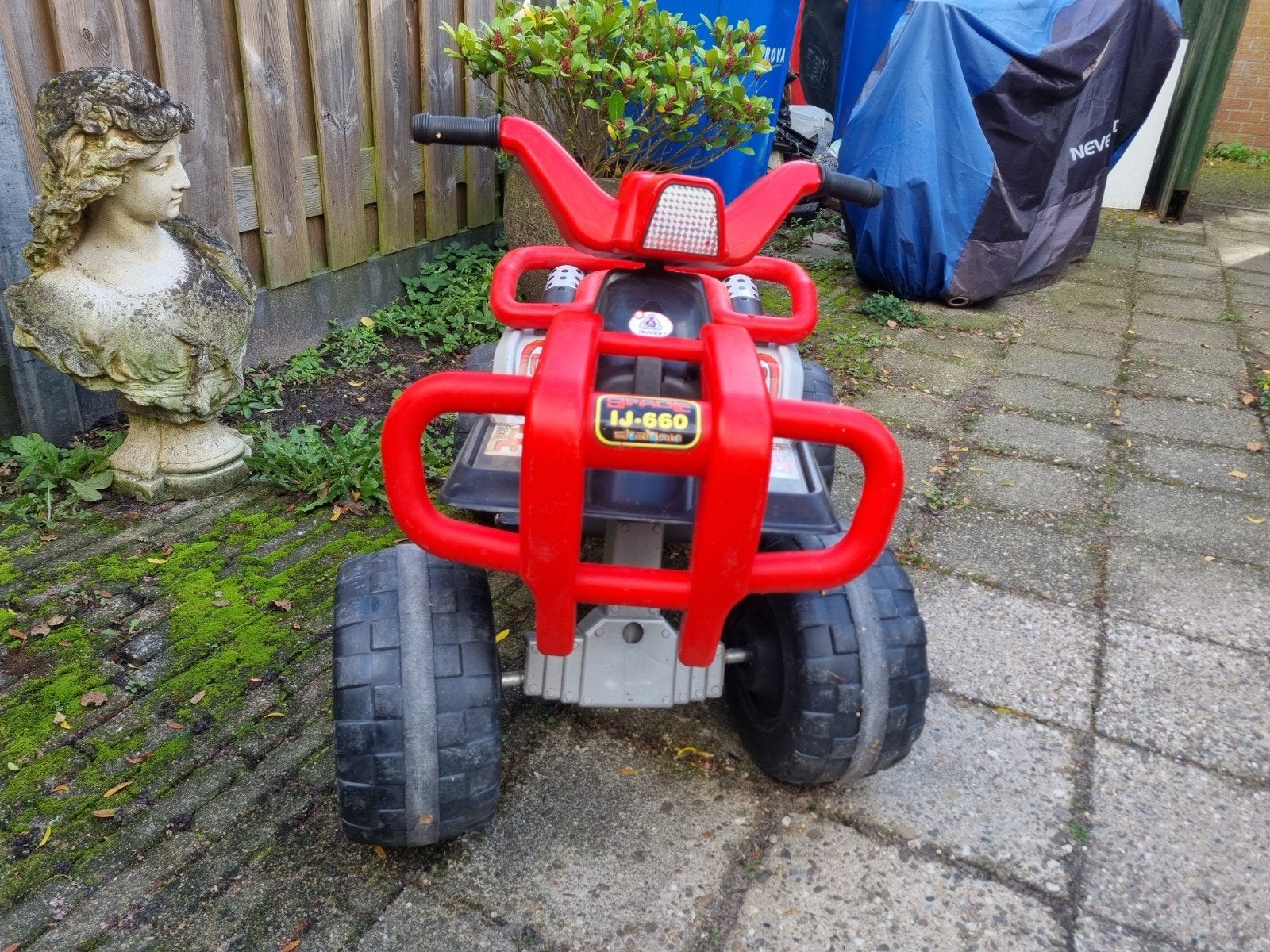 Injusa accu quad zgan, moet nieuwe accu., Zo goed als nieuw