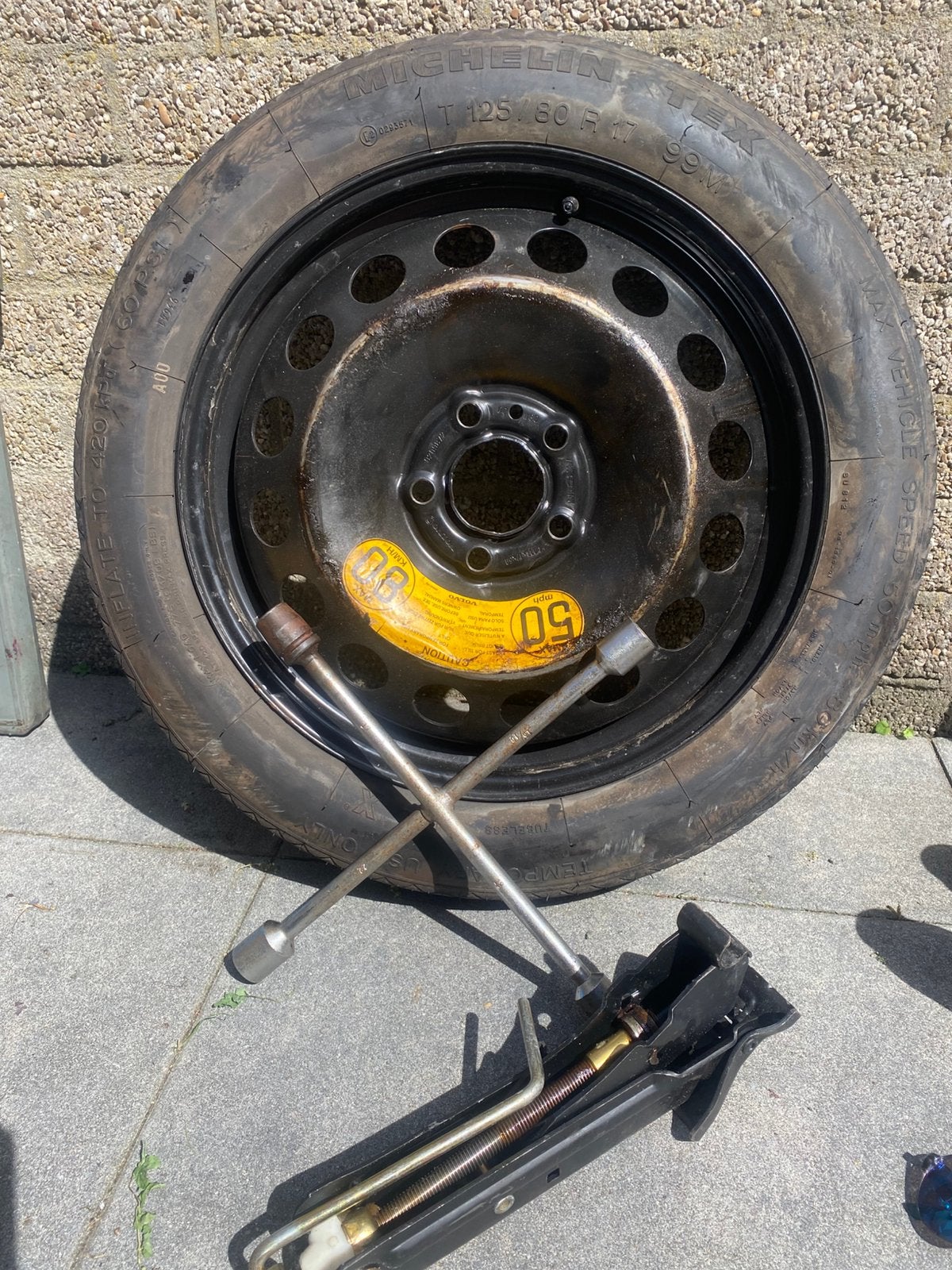 Thuisbrenger michelin met krik en sleutel, Ophalen