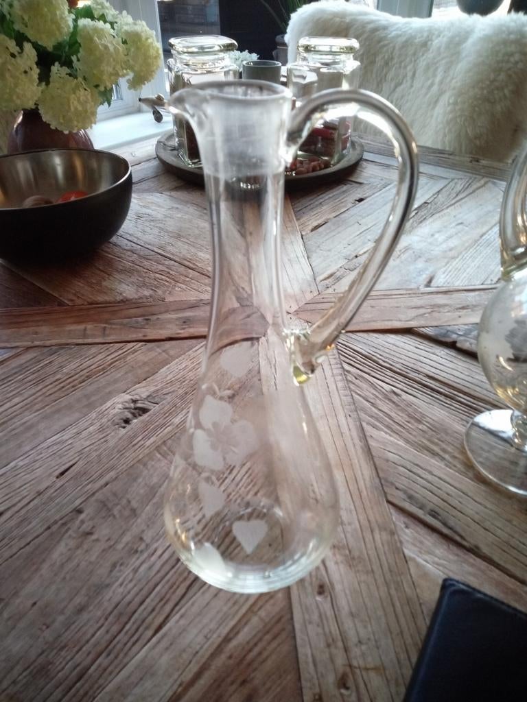 Glazen karaf met geëtste bloemen en hartjes, Ophalen of Verzenden