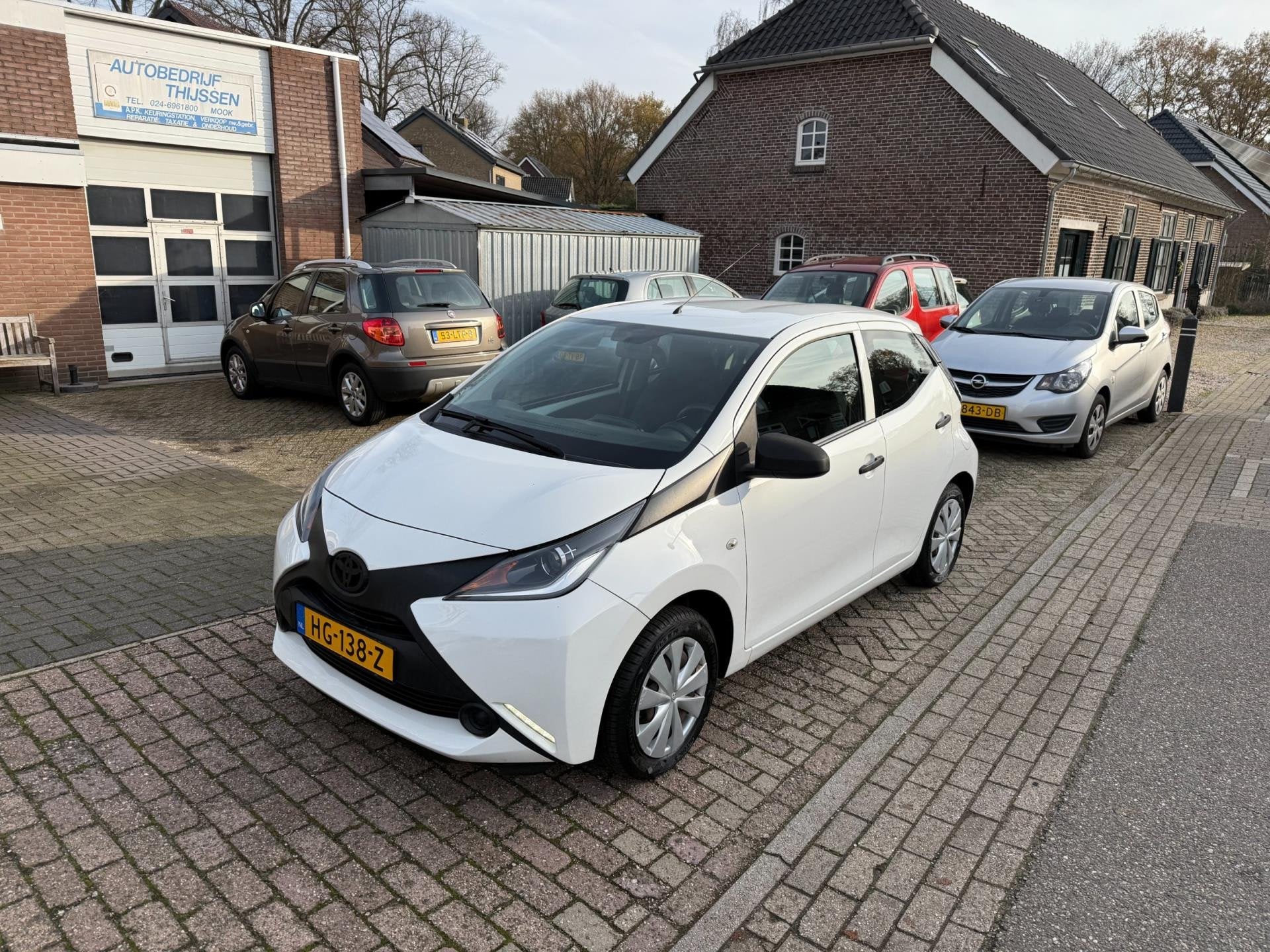 Toyota Aygo 1.0 VVT-i x-now, Voorwielaandrijving, Stof, Gebruikt, 4 stoelen