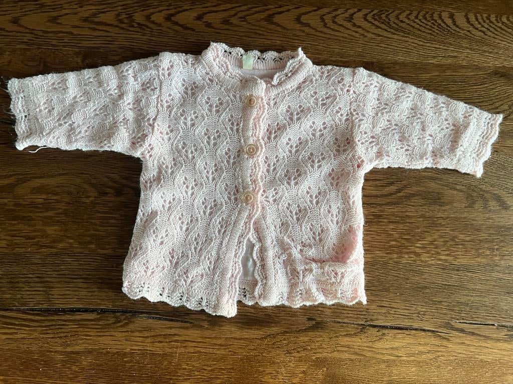 Roze gebreid vestje voor meisje - Maat 56 - Uitstekende staa, Ophalen of Verzenden, Zo goed als nieuw, Meisje, Truitje of Vestje