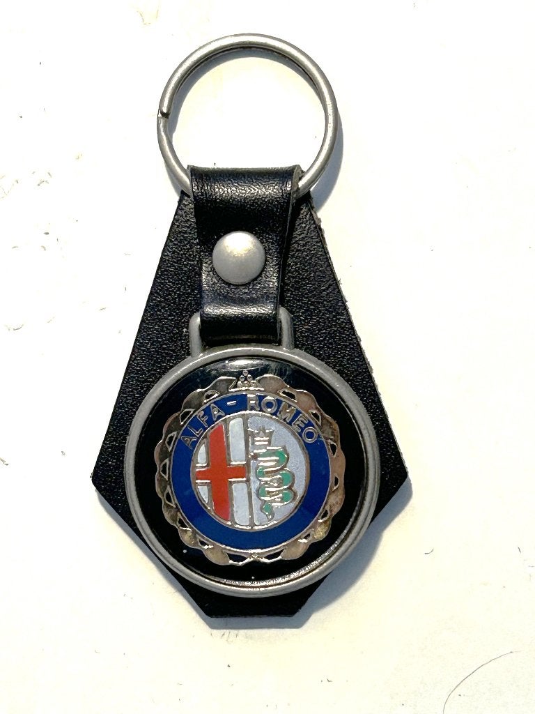 Alfa Romeo logo op leer sleutelhanger, Verzamelen, Sleutelhangers, Ophalen of Verzenden, Zo goed als nieuw, Merk