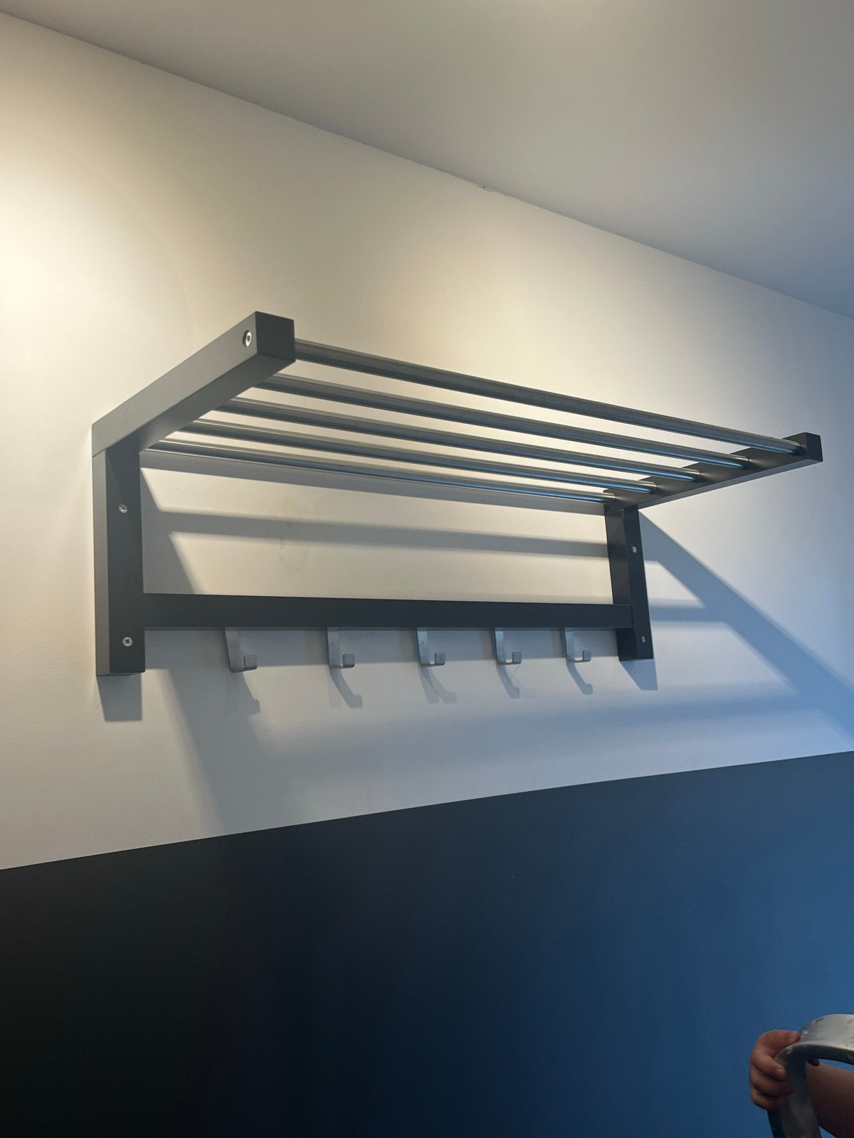IKEA TJUSIG wandkapstok met hoedenplank en 5 haken, Gebruikt, Minder dan 100 cm, Hout, Ophalen