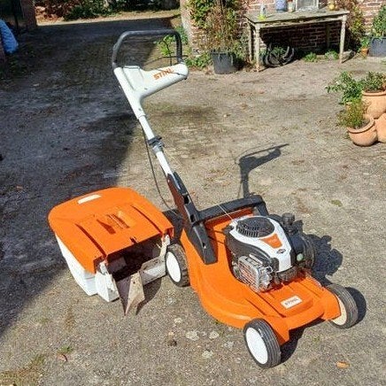 Grasmaaier benzine Stihl RM448 TC *als nieuw*, Ophalen, Zo goed als nieuw, Opvangbak, Benzine-grasmaaier