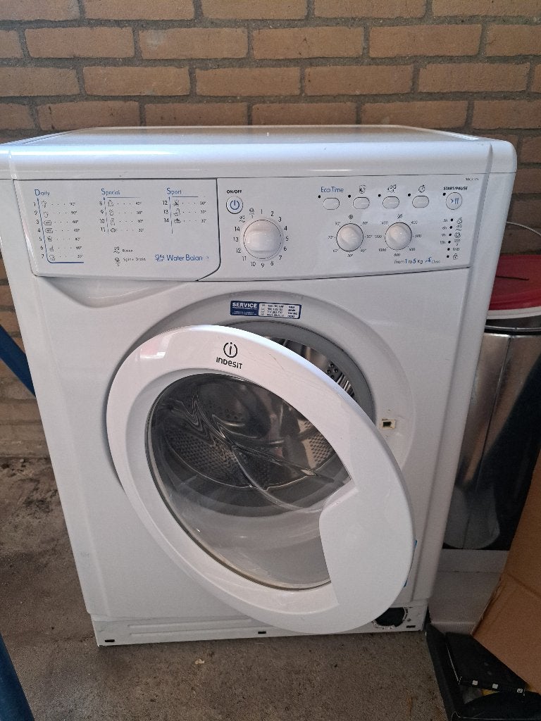 Indesit wasmachine, Ophalen, 1200 tot 1600 toeren, Gebruikt, 4 tot 6 kg