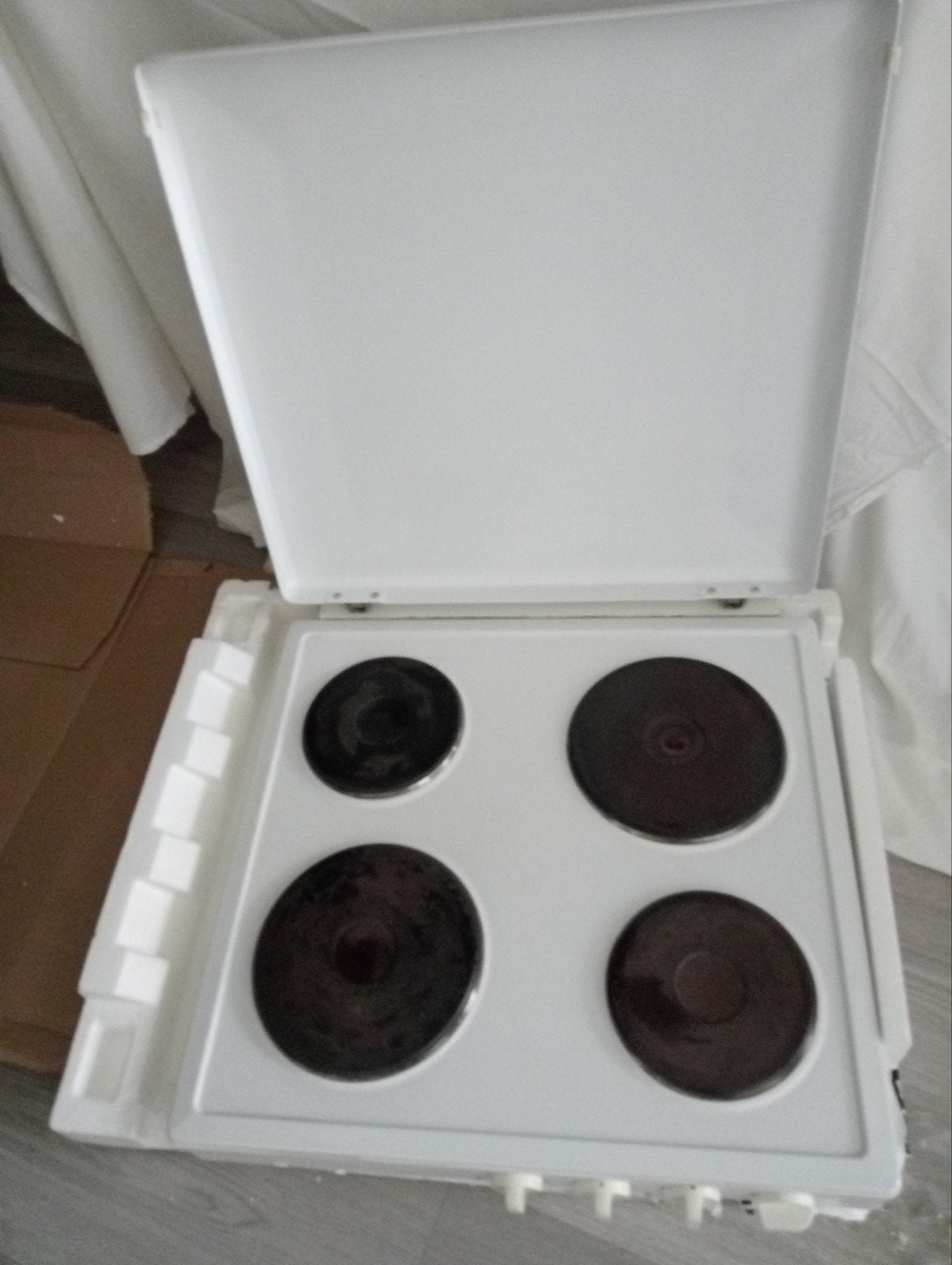 Nette goedwerkende Etna elektrische kookplaat, Gebruikt, Minder dan 85 cm, Elektrisch, 4 kookzones