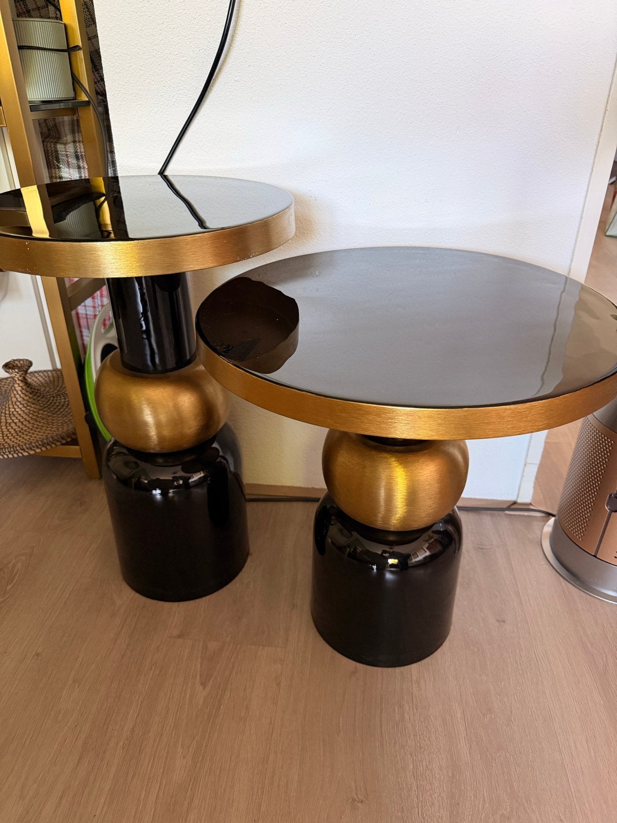 Set van 2 Richmond bijzettafels - Goudkleurig & Zwart, Ophalen, Minder dan 55 cm, Metaal of Aluminium, Rond