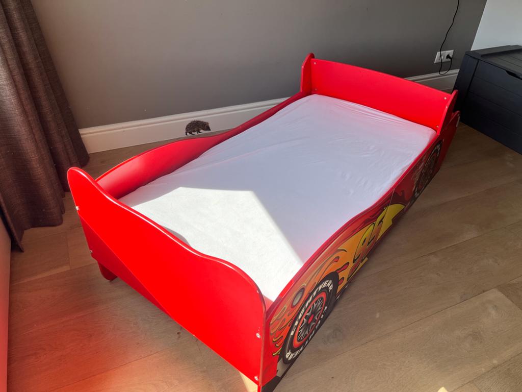 Cars kinderbedje, Kinderen en Baby's, Kinderkamer | Bedden, Ophalen of Verzenden, Gebruikt, Minder dan 140 cm, 70 tot 85 cm