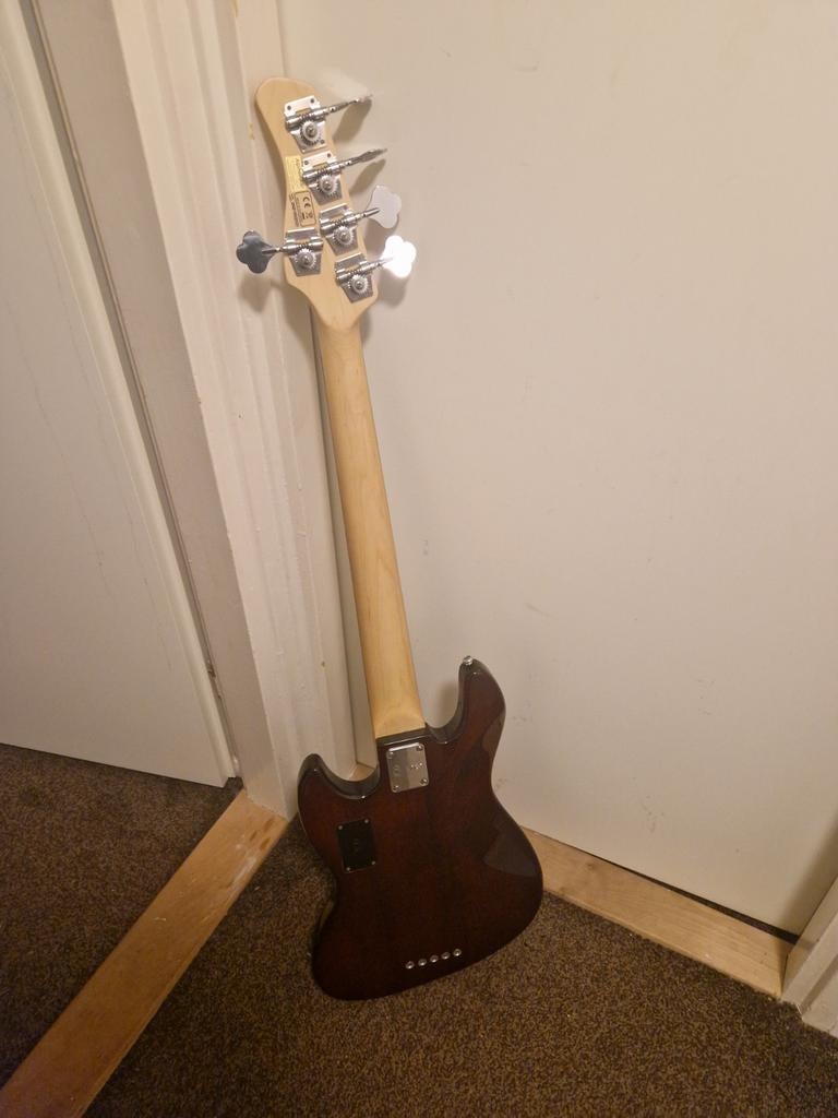 Murcus miller 5 strings bass, Muziek en Instrumenten, Snaarinstrumenten | Gitaren | Bas, Ophalen of Verzenden, Zo goed als nieuw