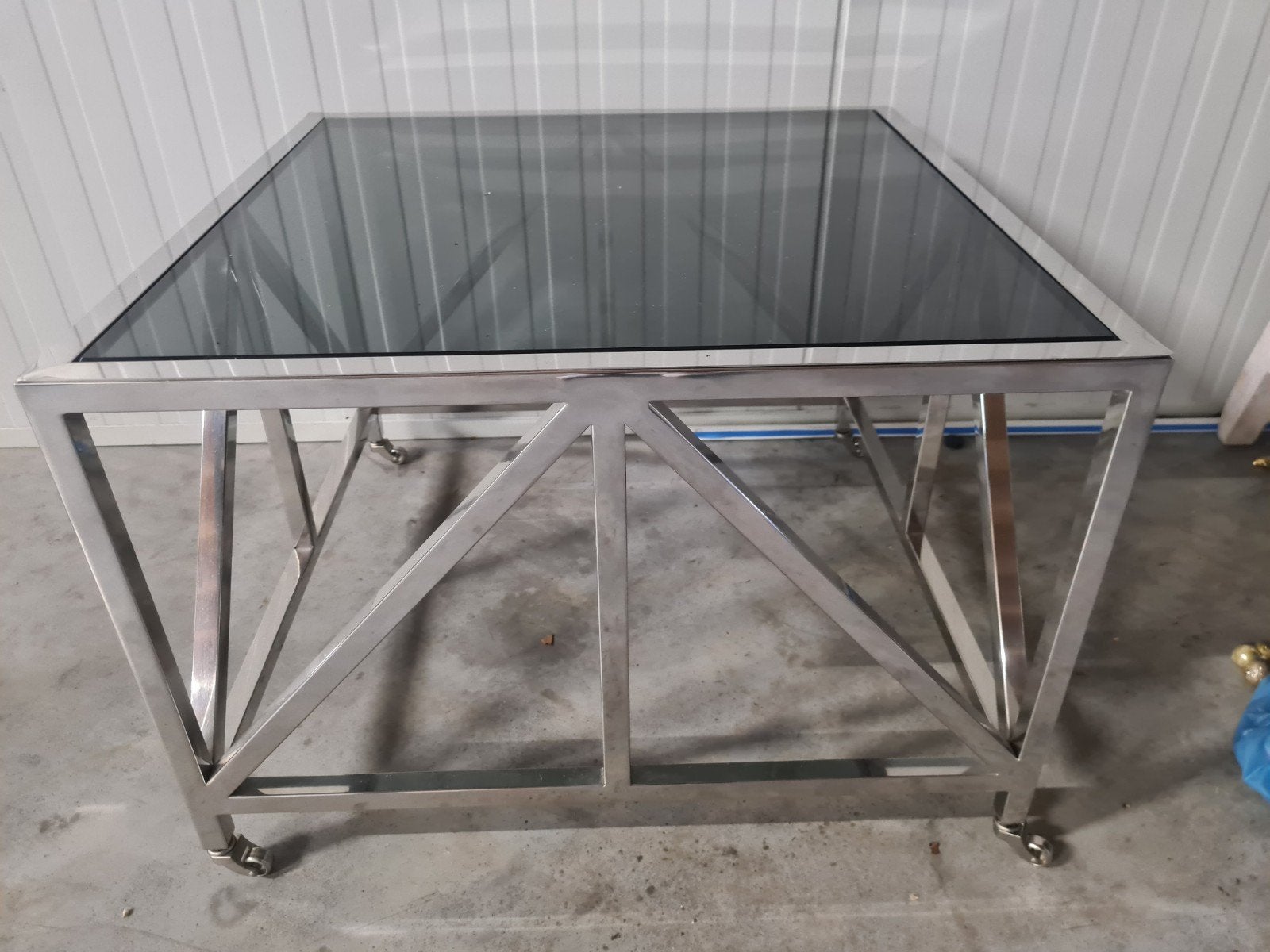 Eichholtz Glazen Salontafel/Buffettafel met Wieltjes, Ophalen, Gebruikt, 50 tot 100 cm, Vierkant