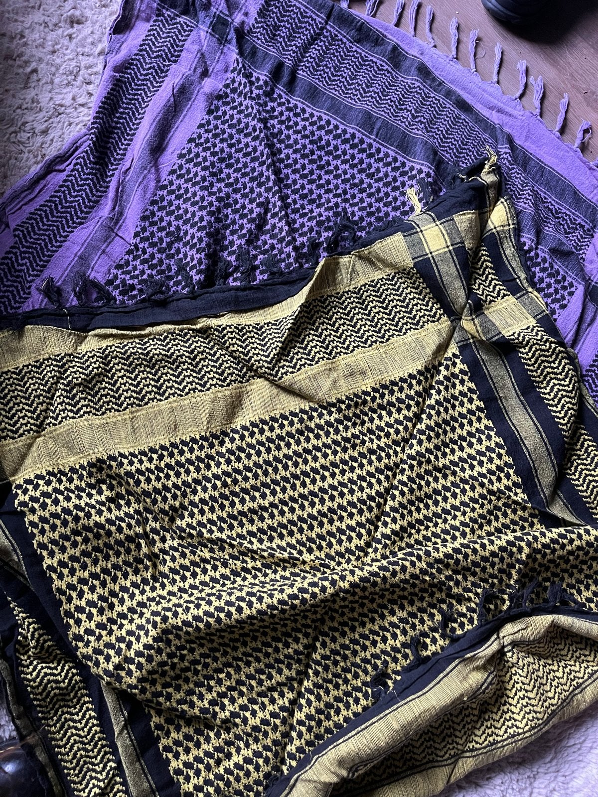Set van 2 Shemagh Sjaals: Geel/Zwart en Paars/Zwart, Kleding | Dames, Mutsen, Sjaals en Handschoenen, Verzenden, Zo goed als nieuw