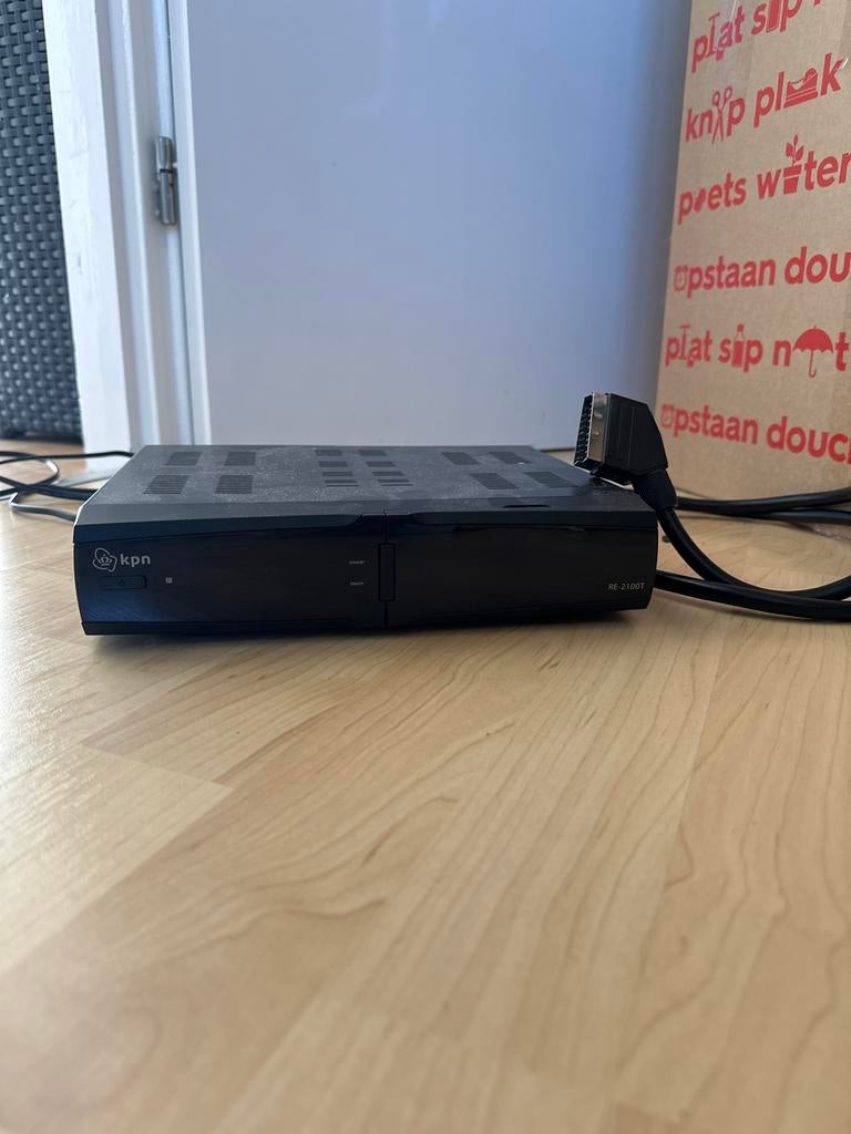 KPN TV kastje / VCR met kabel - mogelijk defect, Ophalen of Verzenden, Niet werkend, Decoder