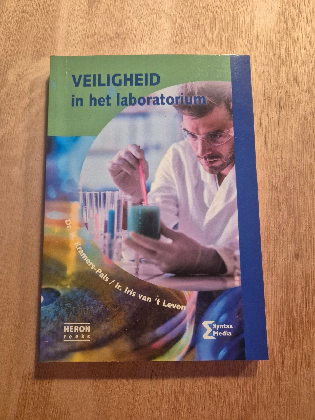 Veiligheid in het laboratorium, Ophalen, Overige vakken, Zo goed als nieuw, H. Kramers-Pals; I. van 't Leven