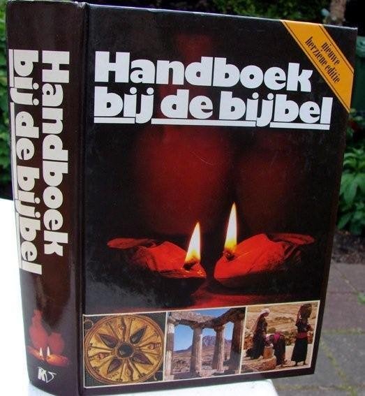 HANDBOEK BIJ DE BIJBEL NIEUWE HERZIENE EIDITIE (ZIE FOTO'S), Ophalen of Verzenden, Zo goed als nieuw, VOORHOEVE NIJKERK, Christendom | Katholiek