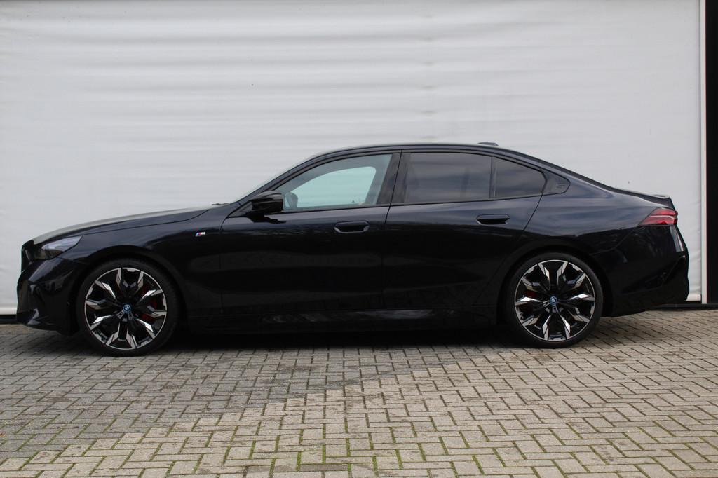 BMW i5 M60 xDrive M Sport / Adaptief M Onderstel Professiona, Automaat, 514 km, Zwart, Zwart