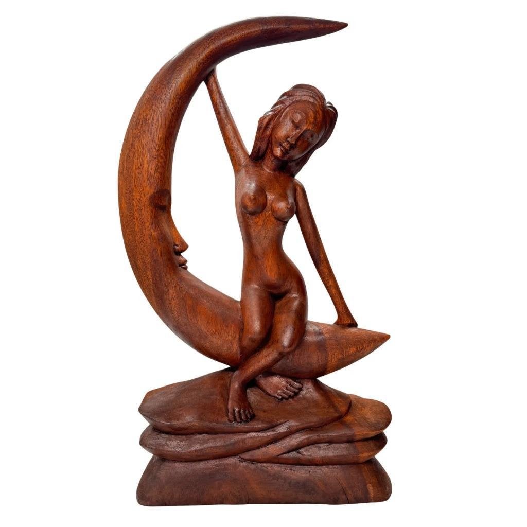 Handgesneden houten beeld – Erotische dame op maan