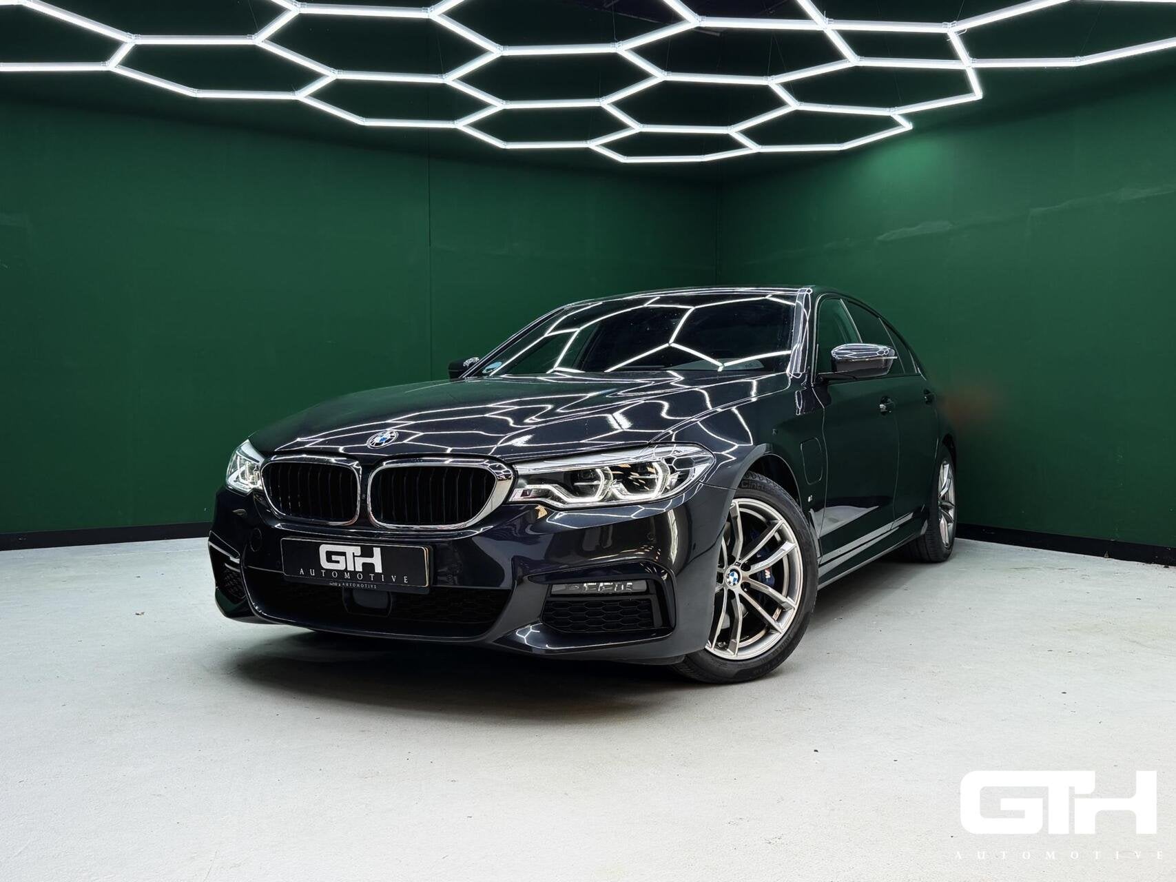 BMW 5-serie 530e M-Sport xDrive iPerformance H/K | Keyless, Automaat, 252 pk, Vierwielaandrijving, Hybride Elektrisch/Benzine