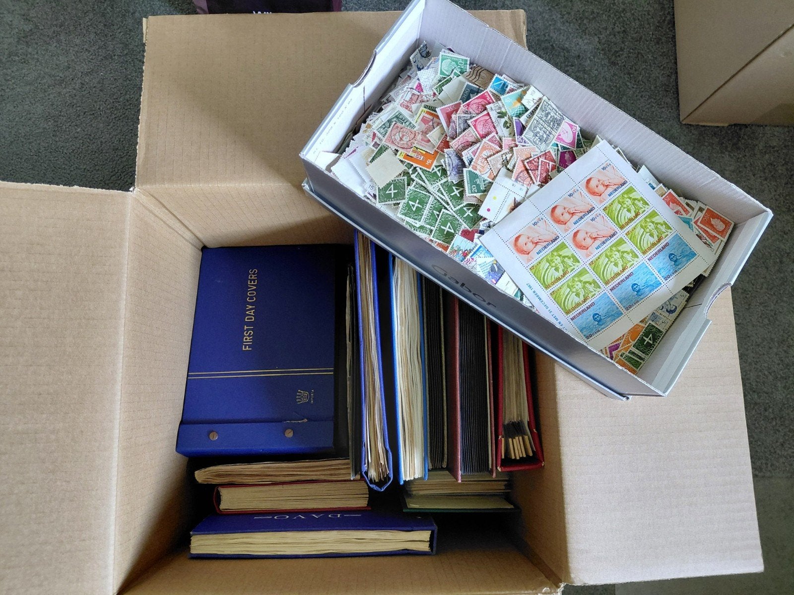 Postzegels divers in grote doos, Postzegels en Munten, Postzegels | Volle albums en Verzamelingen, Ophalen of Verzenden, Nederland en Buitenland