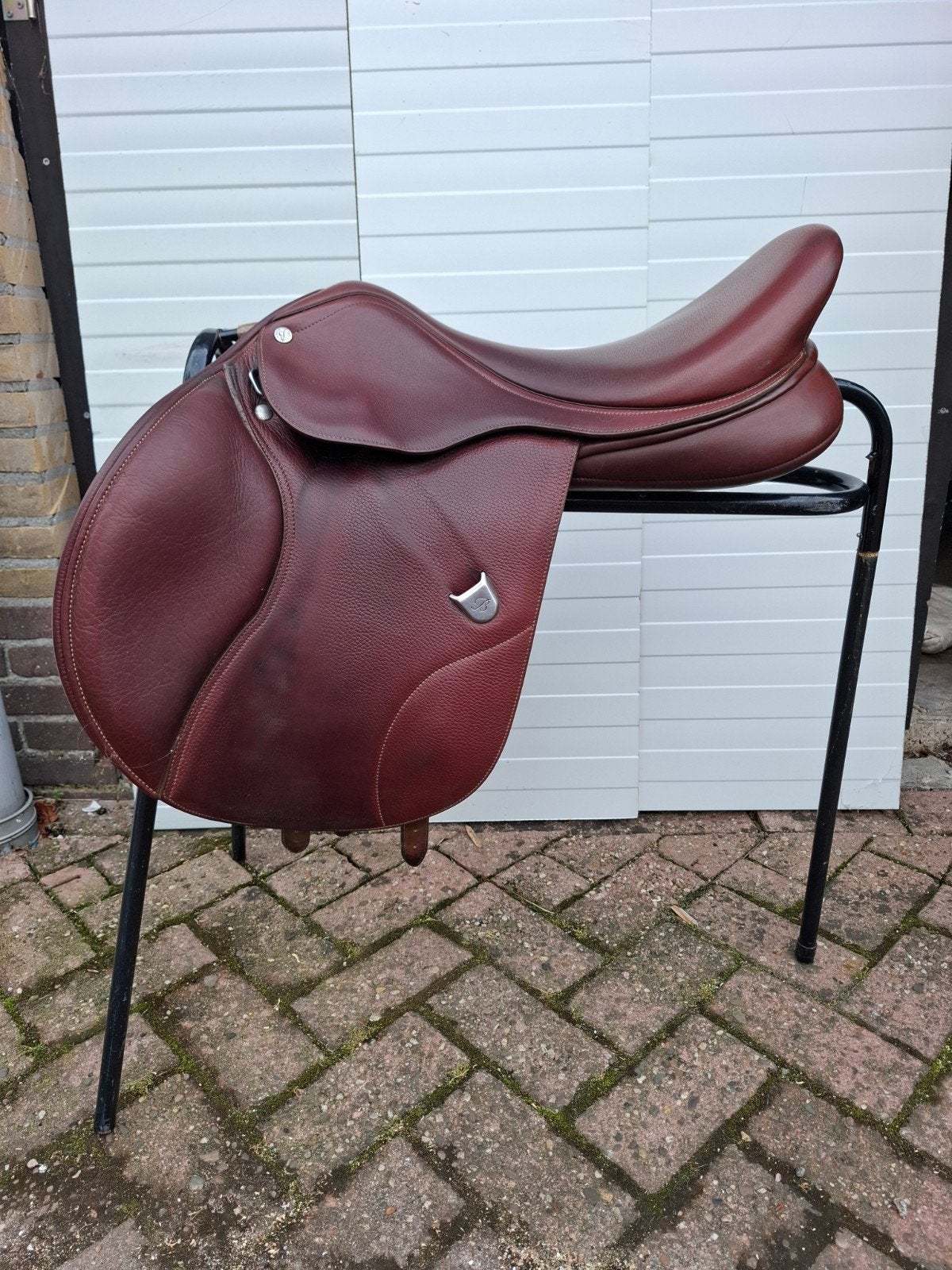 Bates springzadel 17.5, Dieren en Toebehoren, Ophalen of Verzenden, Springen, Zo goed als nieuw