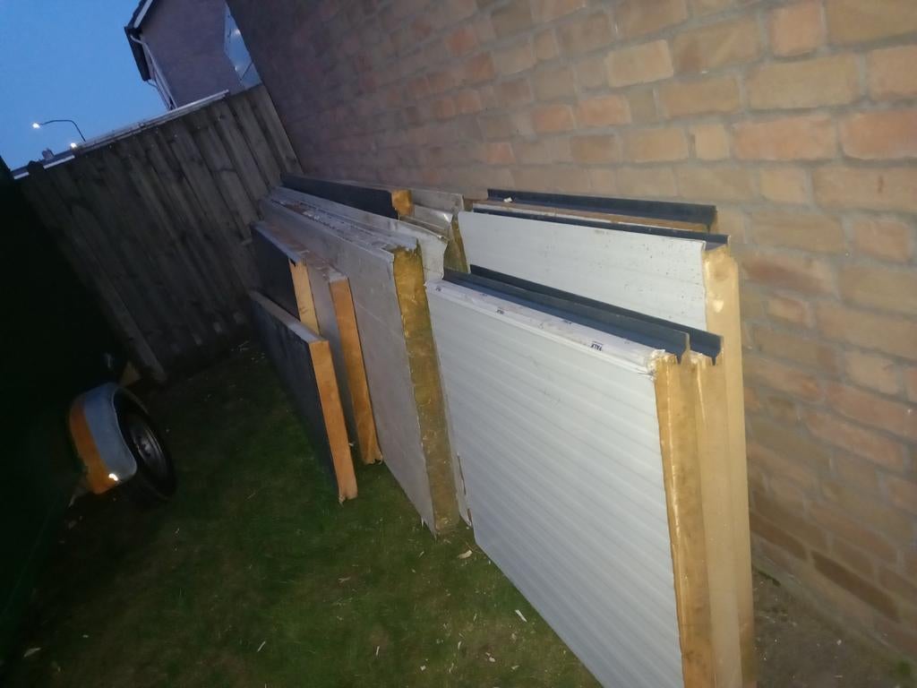 Sandwichpanelen restpartij, Ophalen