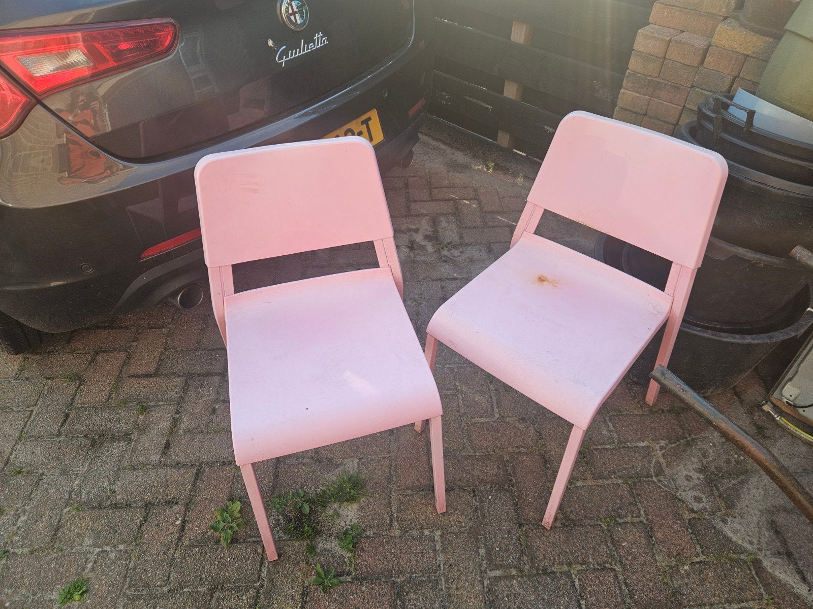 Roze Ikea stoel, beetje verkleurd, moet schoongemaakt, Ophalen