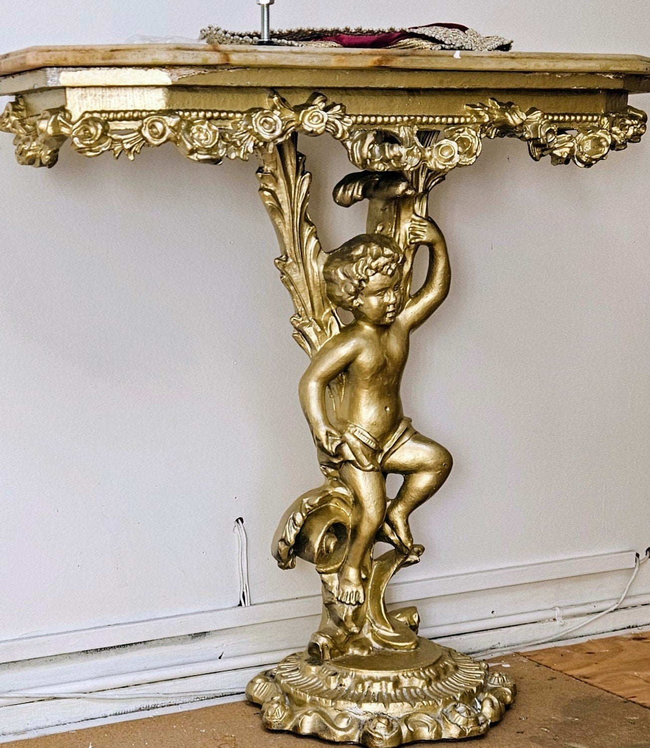 Gouden console tafel met cherubijn en marmeren blad, Ophalen of Verzenden